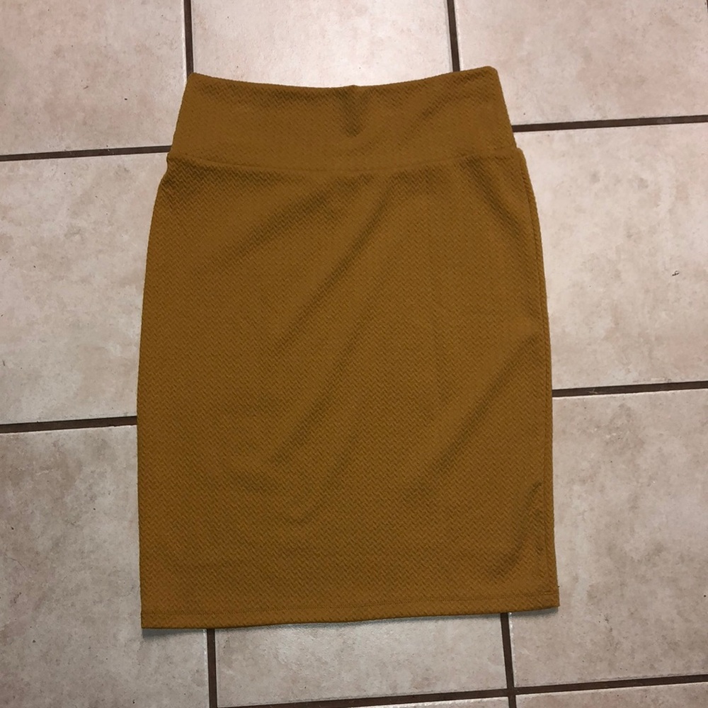 Mustard yellow LulaRoe Cassie skirt, size Medium